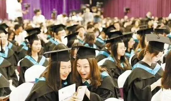 香港留學(xué)申請(qǐng)比內(nèi)地的優(yōu)勢(shì)在哪里呢？
