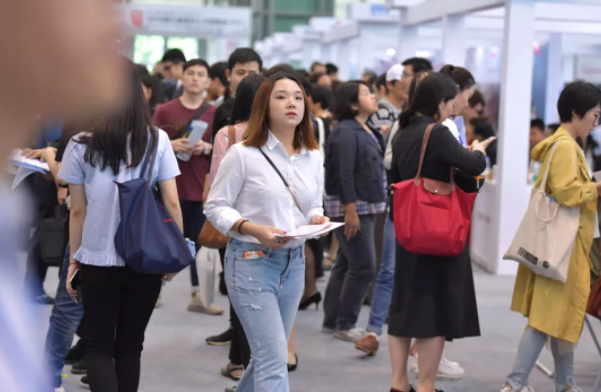 為什么要去香港留學(xué)呢？