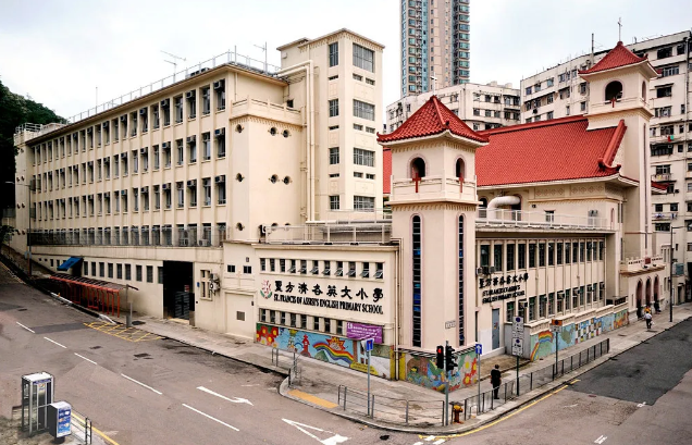 香港圣方濟(jì)各英文小學(xué)，英國(guó)城堡式教育學(xué)校